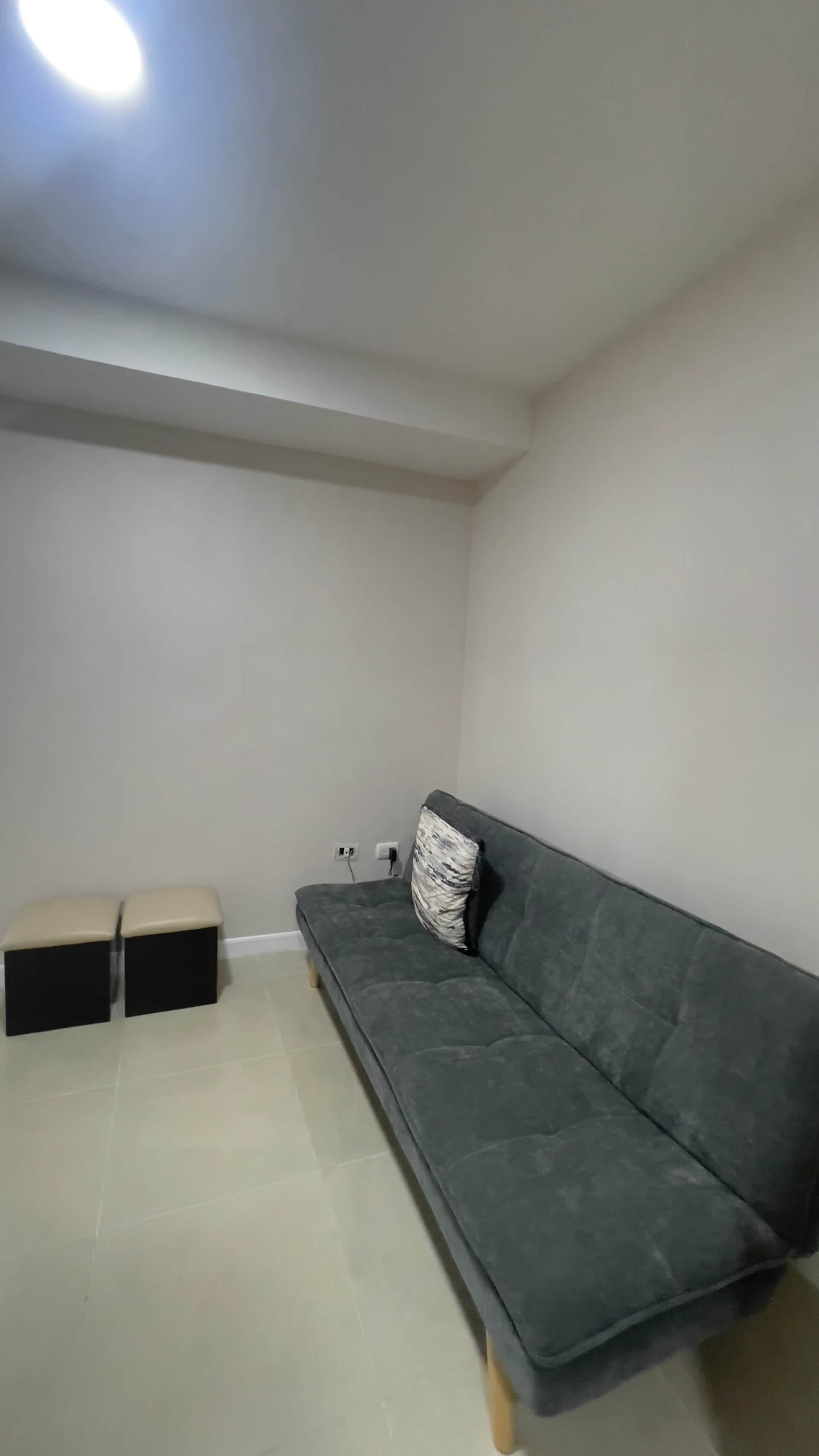 Another view of the living room at Suite El Ávila: comfort for three in La Boyera