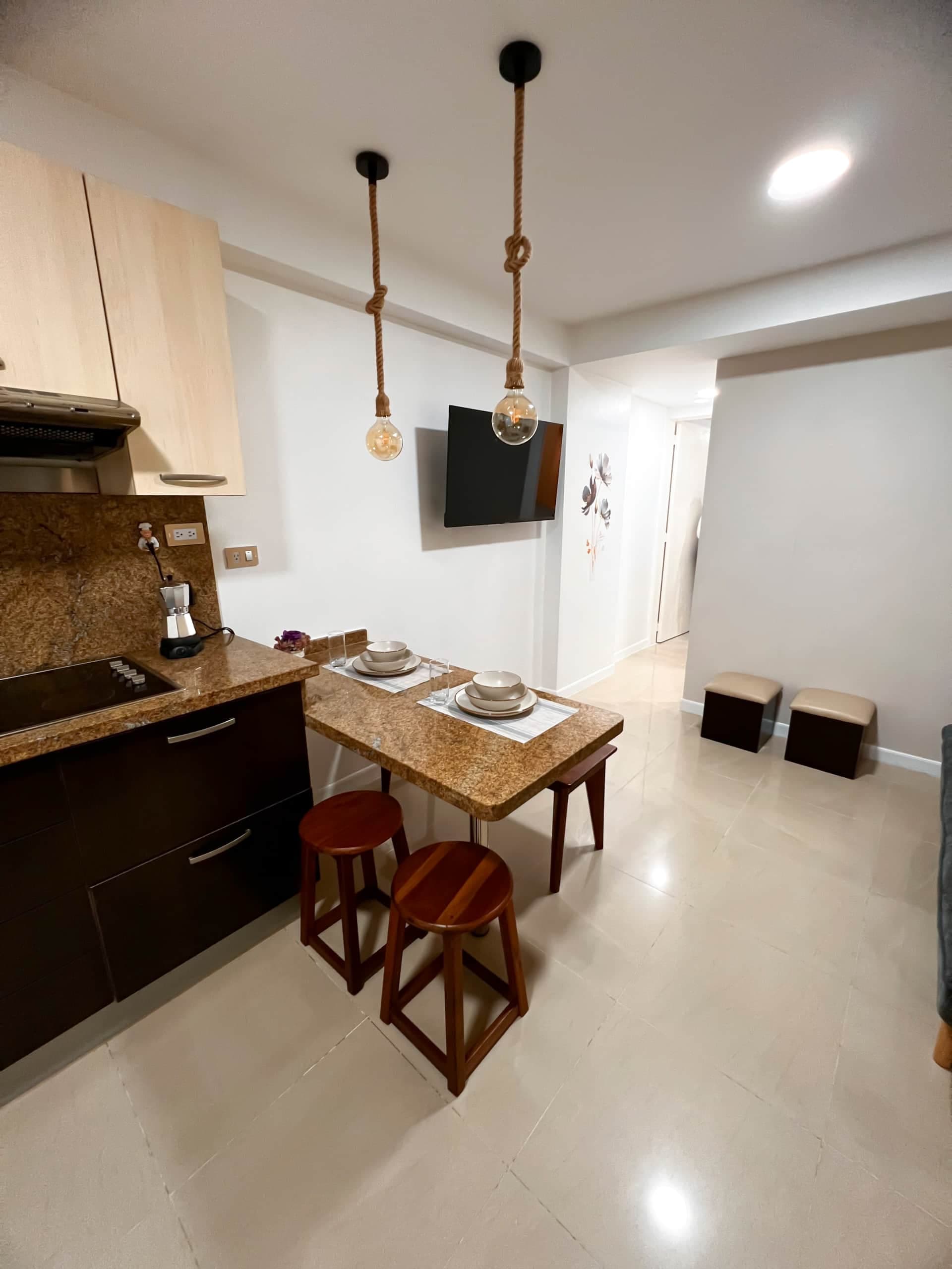 Dining area at Suite El Ávila: comfort for three in La Boyera